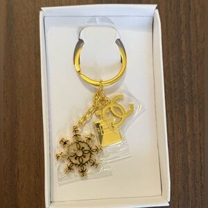 CHANEL Beauty 2024 VIP Gift Holiday Charm Key Chain Snowflake Keyring
Brand NEW